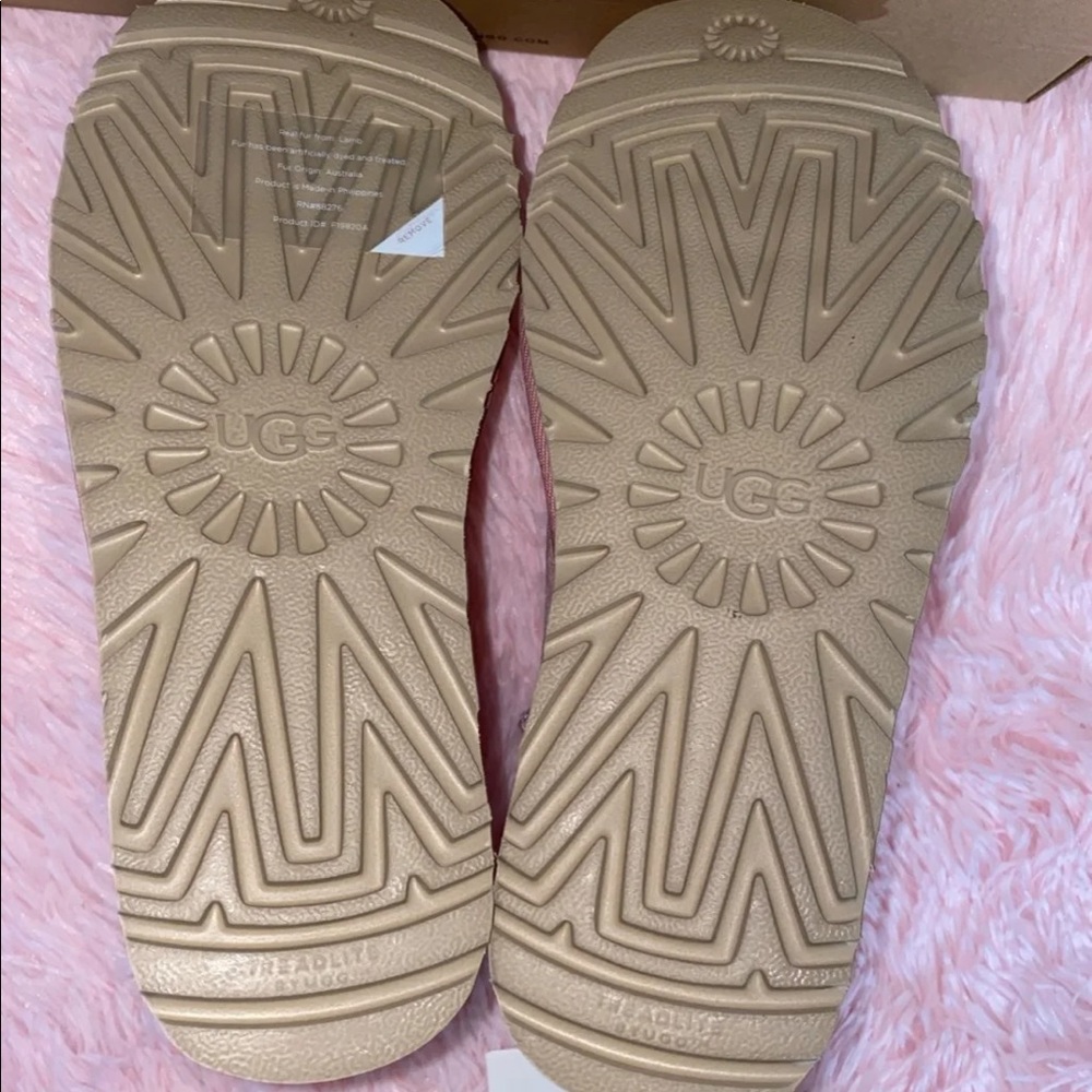 Uggs - Picture 3 of 5